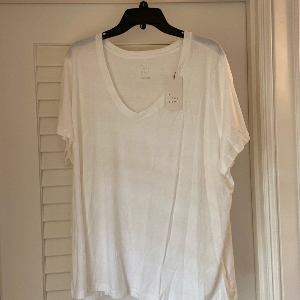 NWT white scoop neck tee